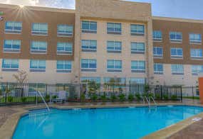Photo of Holiday Inn Express & Suites Tulsa Midtown
