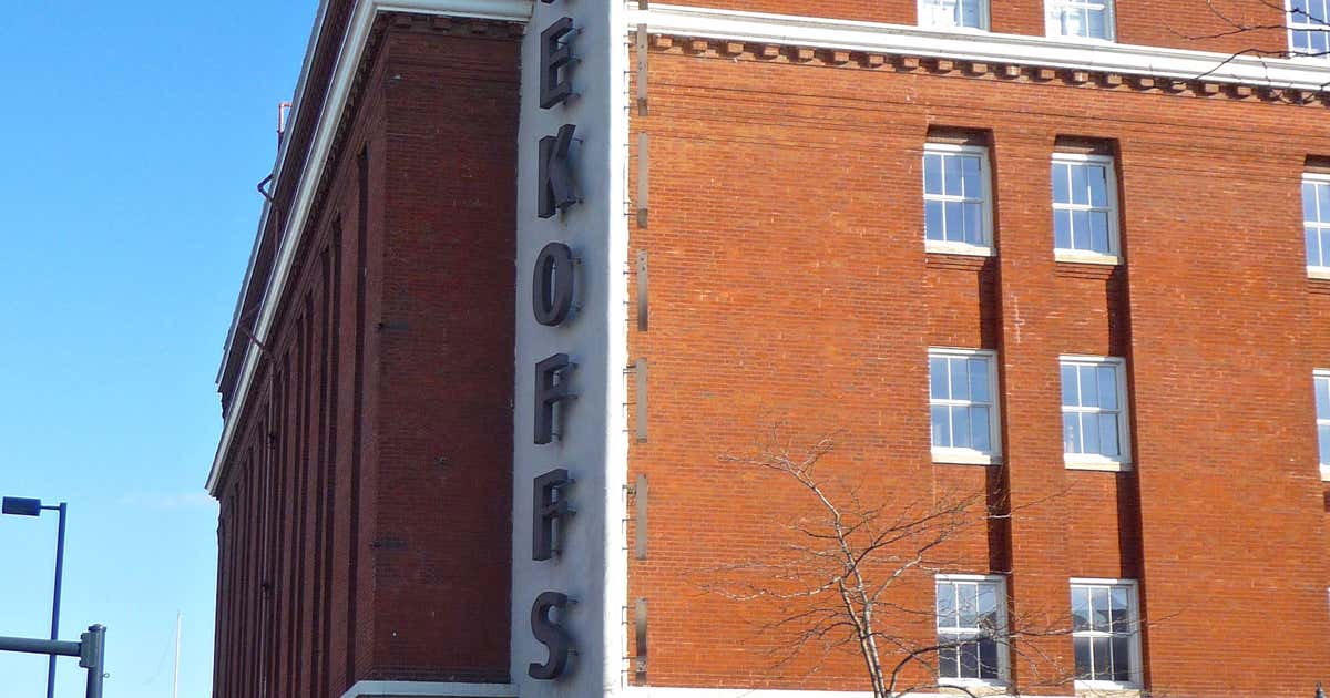 Sinclair Building Smulekoffs Furniture Store, Cedar Rapids Roadtrippers