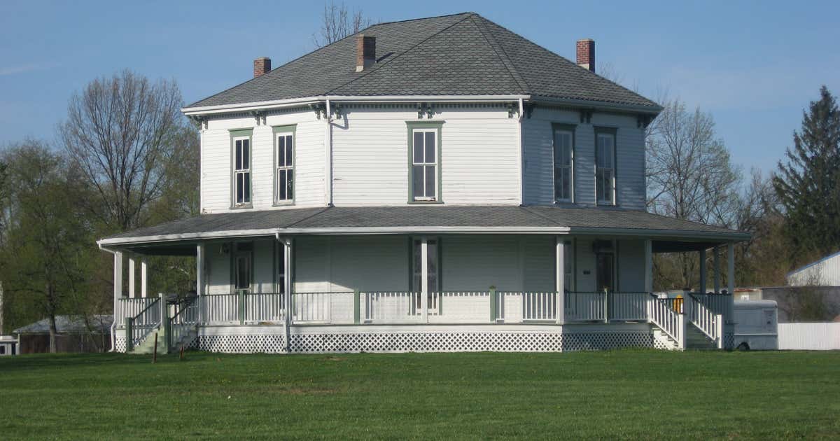 Jane Ross Reeves Octagon House, Shirley Roadtrippers