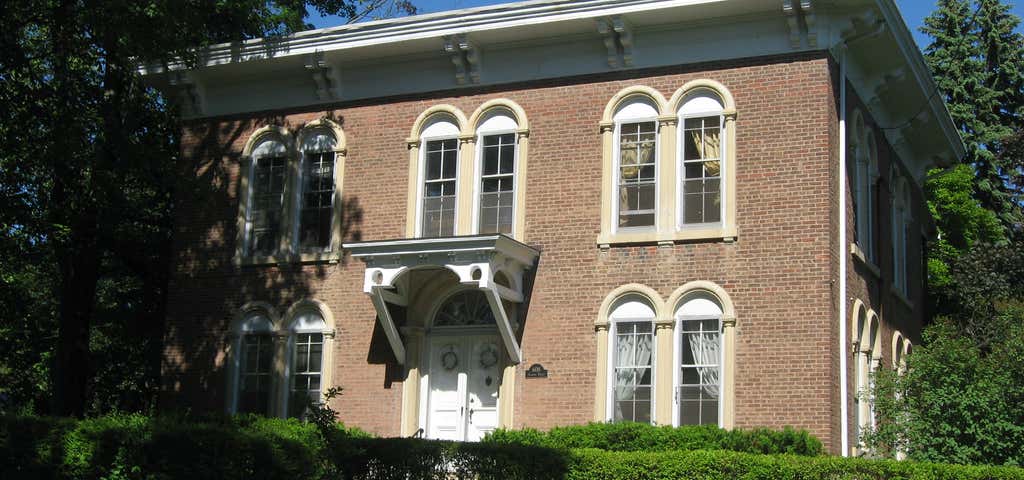 Photo of Conrad and Catherine Bloch House