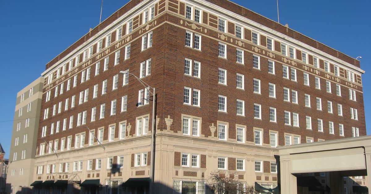 Roberts Hotel, Muncie Roadtrippers