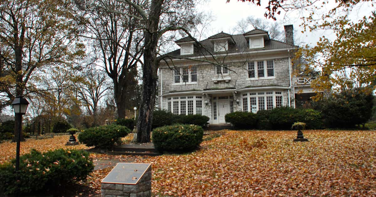 Stone Hall Mansion, Hermitage Roadtrippers