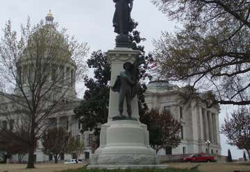 Photo of Confederate Soldiers Monument