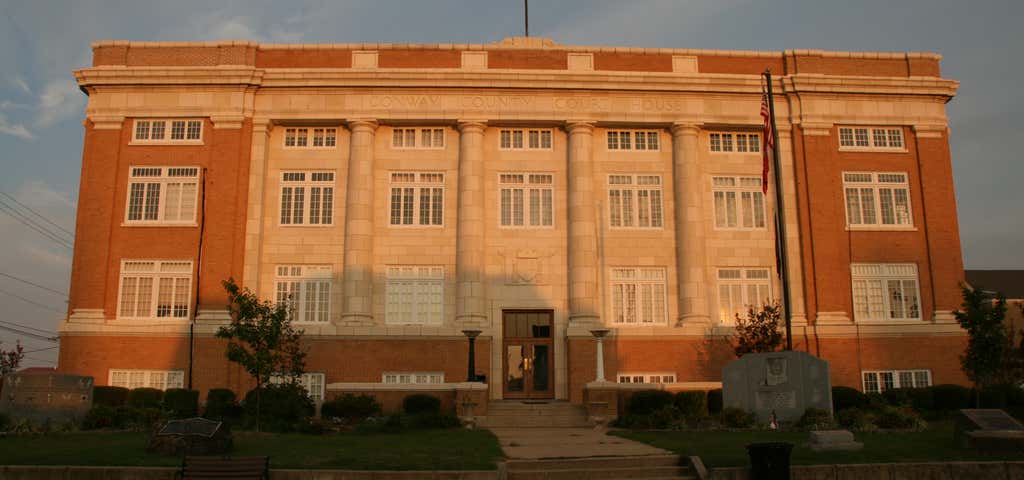 Photo of Conway County Courthouse
