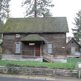 Lewis Anderson House, Barn and Granary