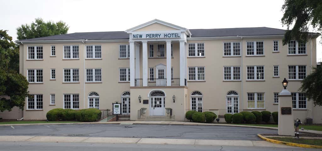 Photo of New Perry Hotel