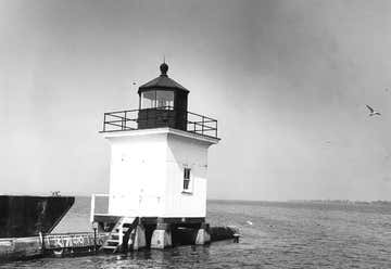 Photo of Cape Vincent Breakwater Lighthouse