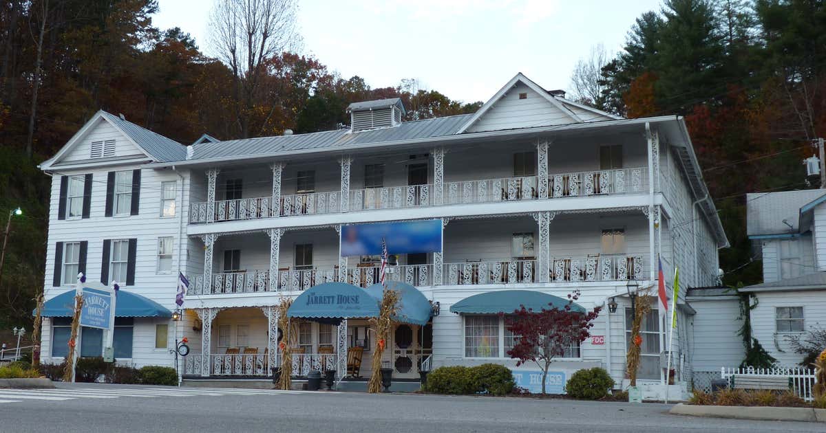 Mount Beulah Hotel, Dillsboro Roadtrippers