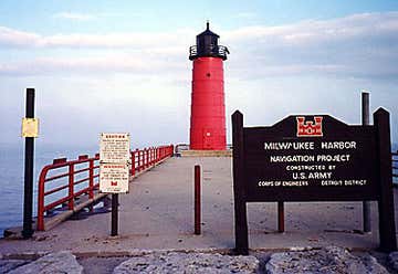 Photo of Milwaukee Pierhead Lighthouse
