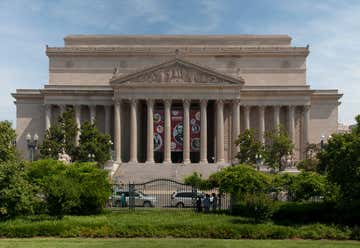 Photo of U.S. National Archives Building