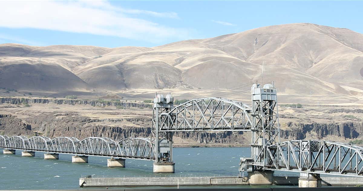 Oregon Trunk Bridge, Washington | Roadtrippers