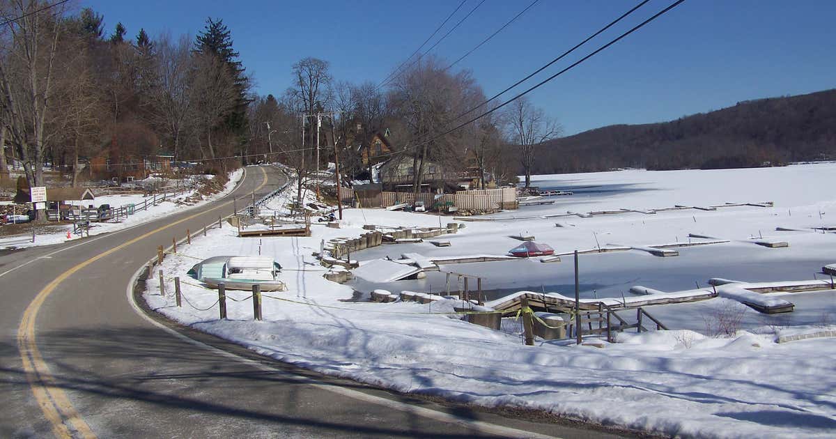 Whaley Lake Marina, Holmes Roadtrippers