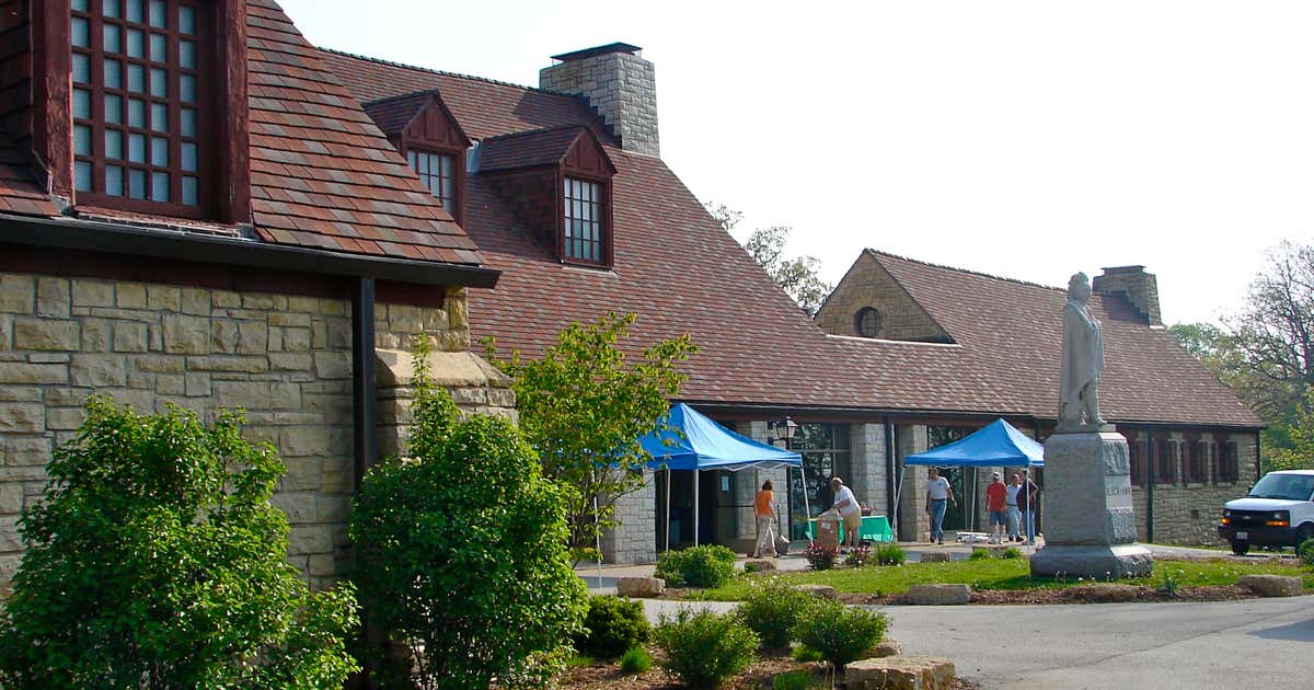 Black Hawk Museum and Lodge, Rock Island Roadtrippers