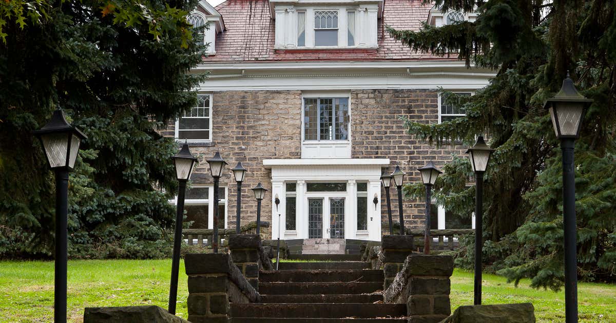 William E. Wells House, Newell Roadtrippers