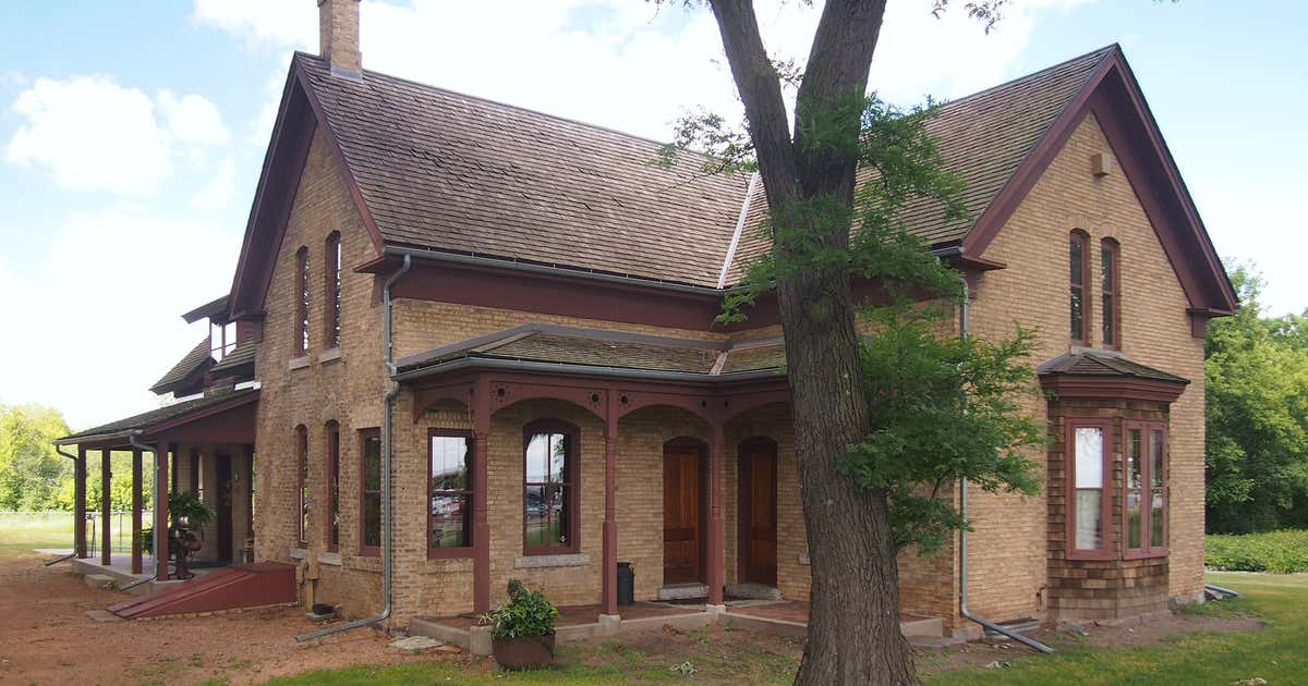 John R. Cummins Farmhouse, Eden Prairie Roadtrippers