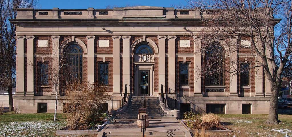 Photo of Arlington Hills Library