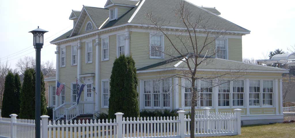 Photo of Longfellow House