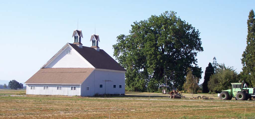 Photo of James Alexander Smith and Elmarion Smith Barn and Lame–Smith House