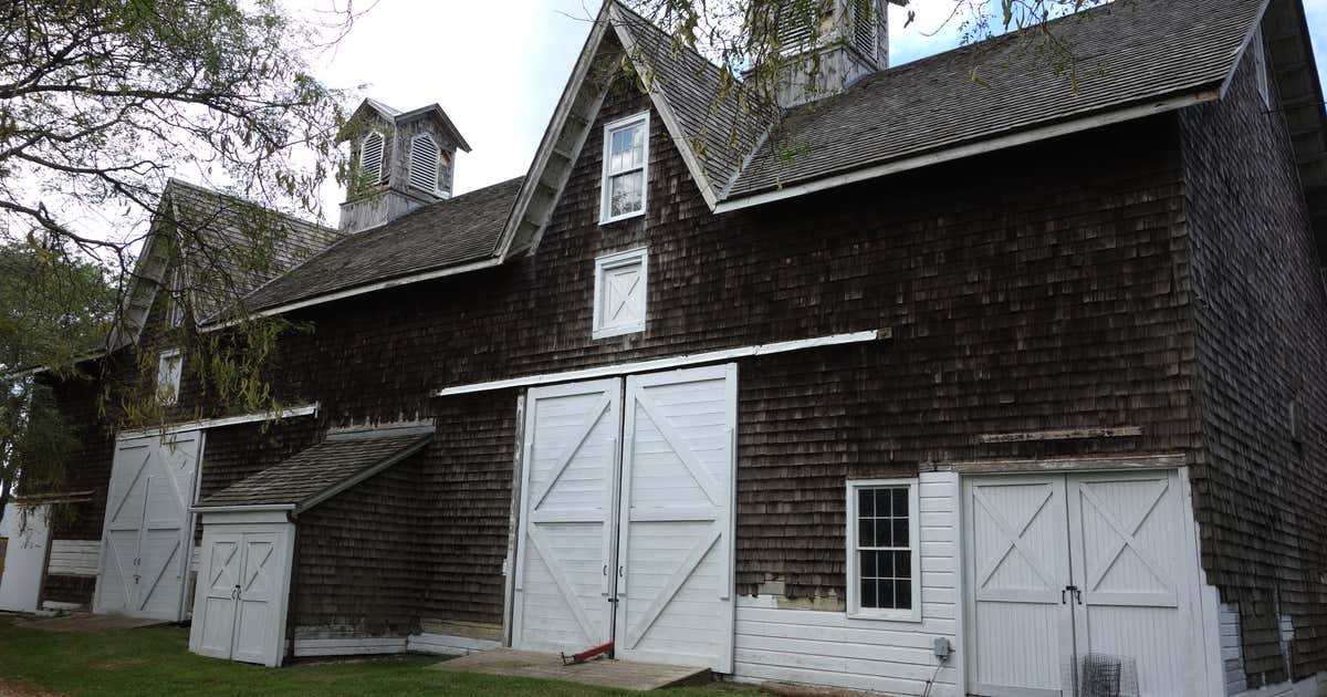 Suffolk County Almshouse Barn, Yaphank Roadtrippers