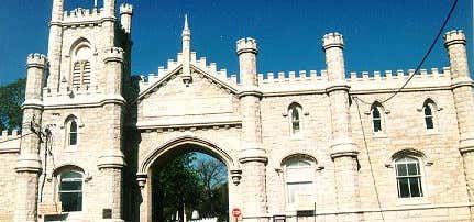 Photo of Rosehill Cemetery Administration Building and Entry Gate