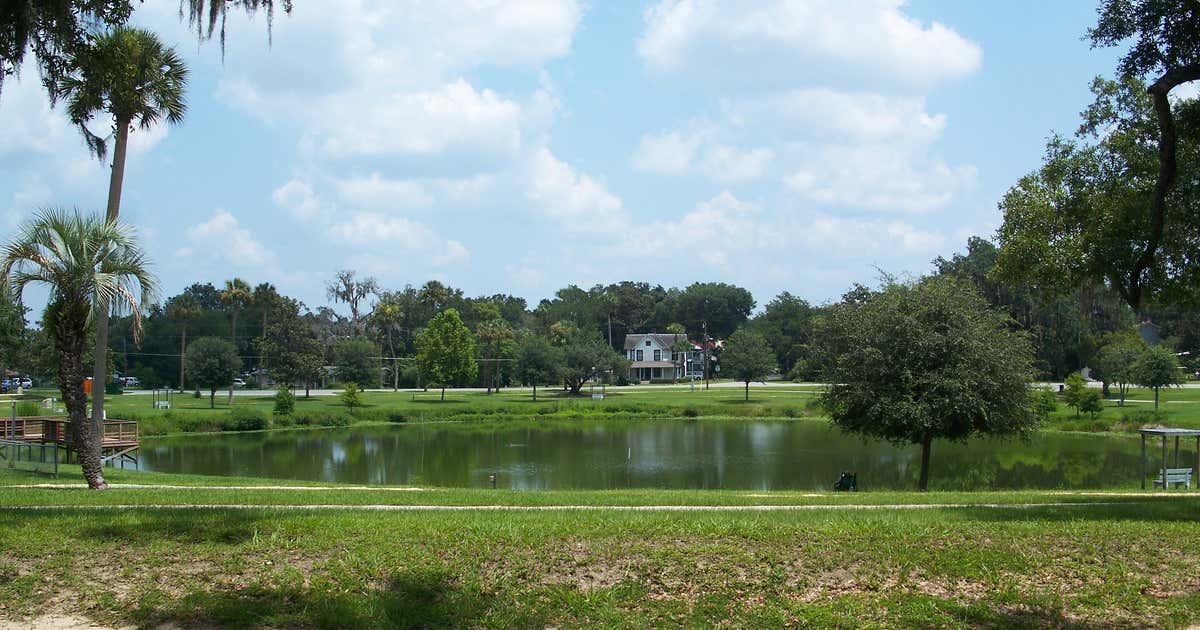 Lake Lillian Neighborhood Historic District, Florida Roadtrippers