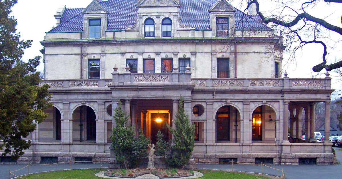 Estherwood and Carriage House, New York Roadtrippers