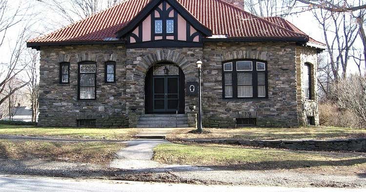 Thompson Hill Historic District, Connecticut Roadtrippers