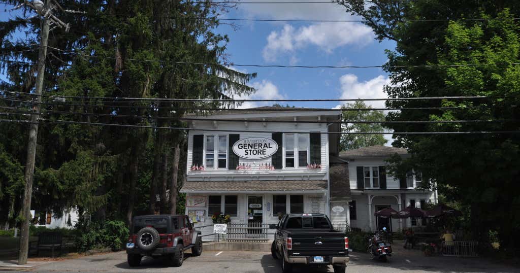 Riverton Historic District, Barkhamsted Roadtrippers