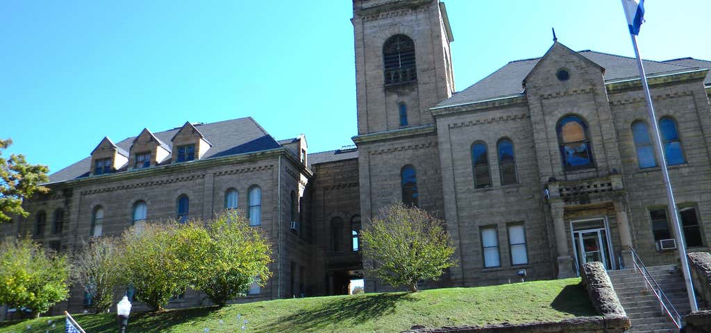 Photo of Mc Dowell County Courthouse