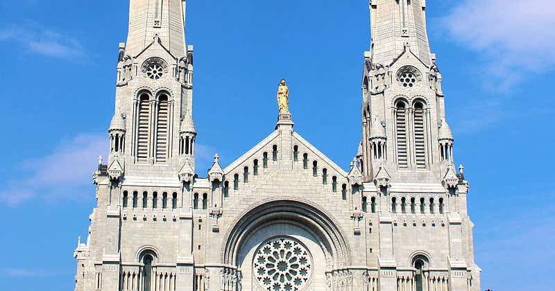 Sanctuaire SainteAnnedeBeaupre, Quebec Roadtrippers