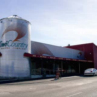 Kiwi Country Complex & Mundells Café