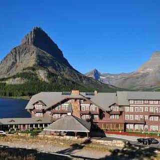 Many Glacier Hotel