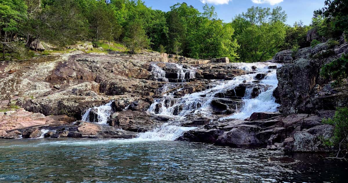 Rocky Falls Shutin, Eminence Roadtrippers