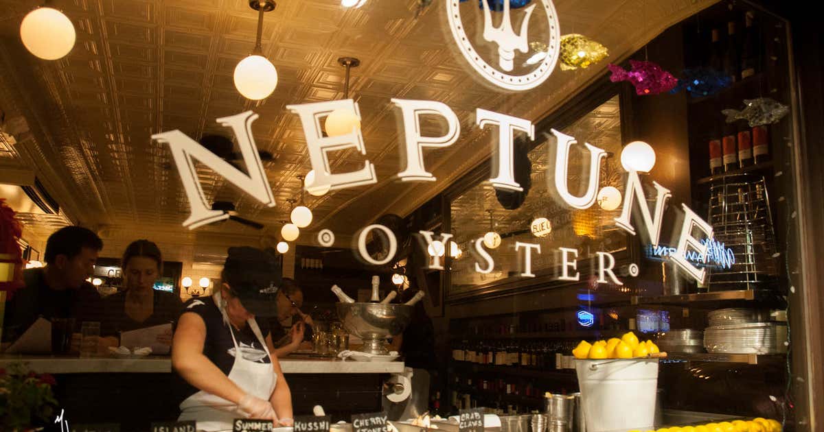 Neptune Oyster, Boston Roadtrippers
