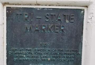 Photo of Tri State Iron Post Historical Marker
