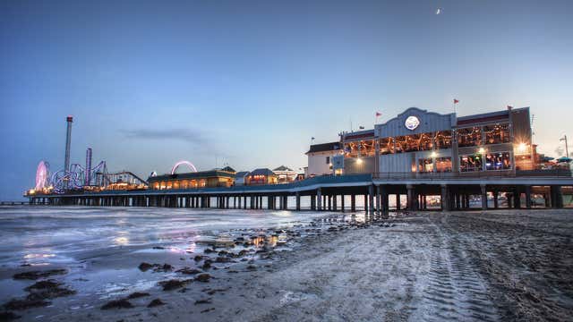 Galveston Island Historic Pleasure Pier Galveston Tx Roadtrippers Holiday home is located in 2 km from the centre. galveston island historic pleasure pier