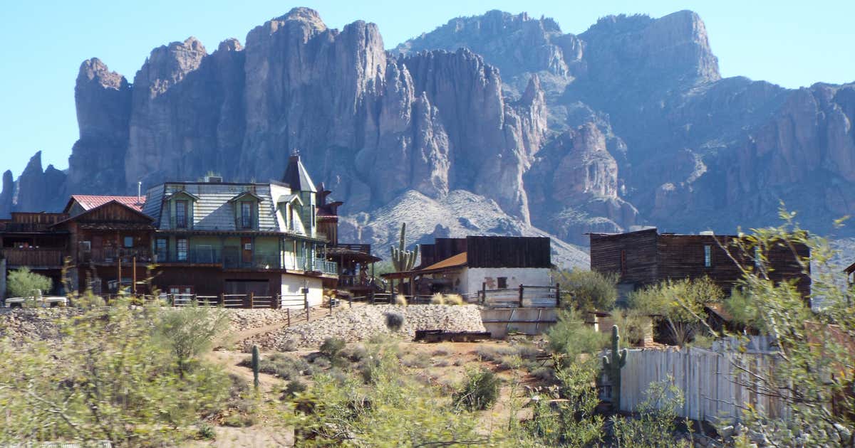 apache junction ghost town