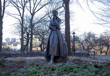Photo of Eleanor Roosevelt Statue