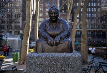 Photo of Gertrude Stein Statue