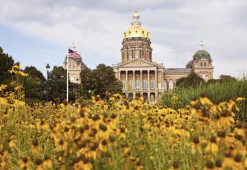 Photo of Iowa State Capitol