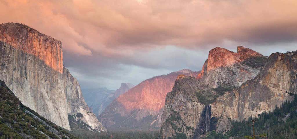 Photo of Yosemite Valley Lodge