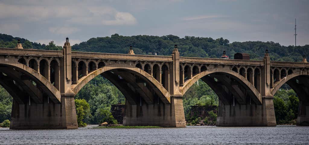 Photo of Veterans Memorial Bridge