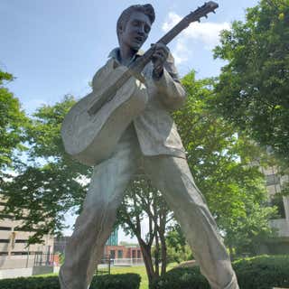 Statue Of Elvis