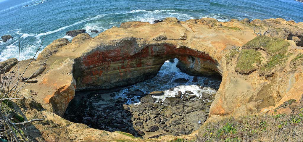 Photo of Devils Punchbowl Arch