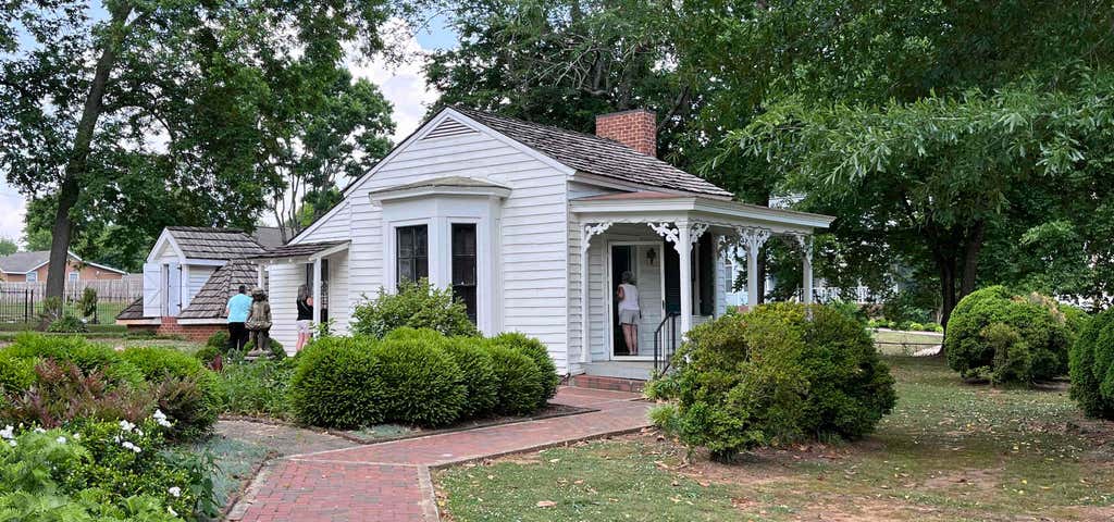 Photo of Helen Keller Birthplace and outdoor play, The Miracle Worker