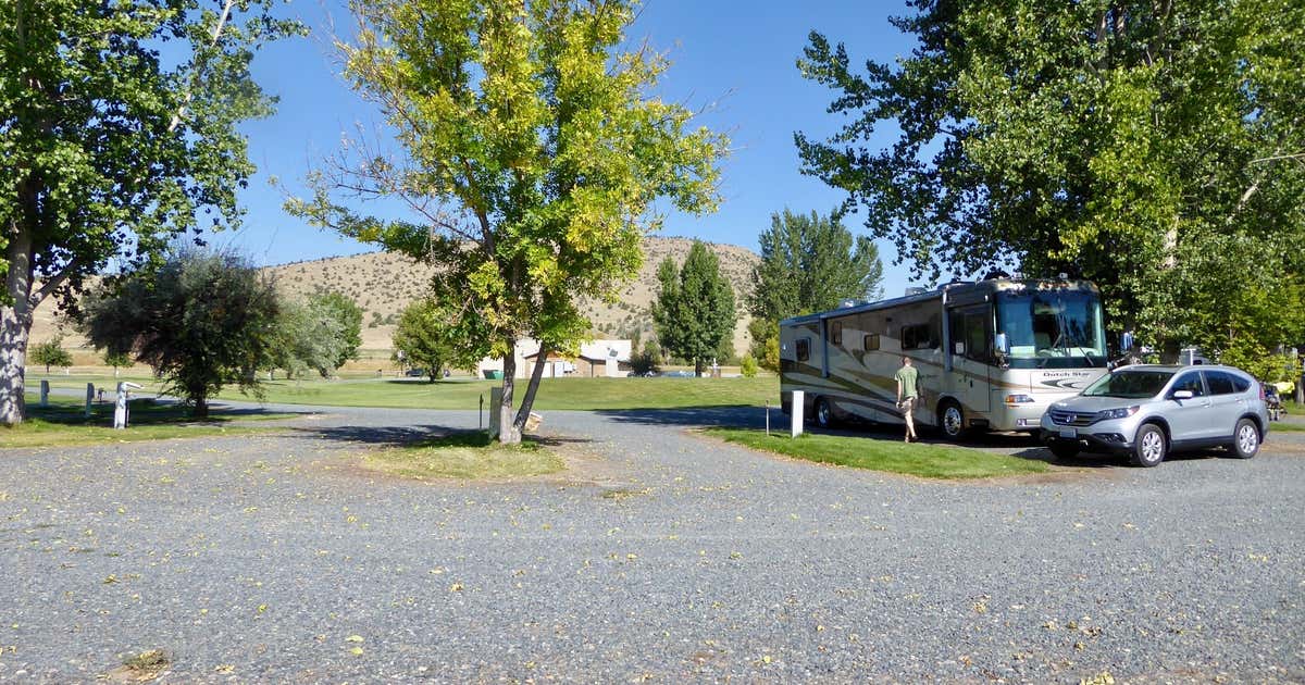 Cardwell General Store & Campground, Cardwell Roadtrippers