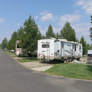 Yellowstone Grizzly RV Park & Cabins