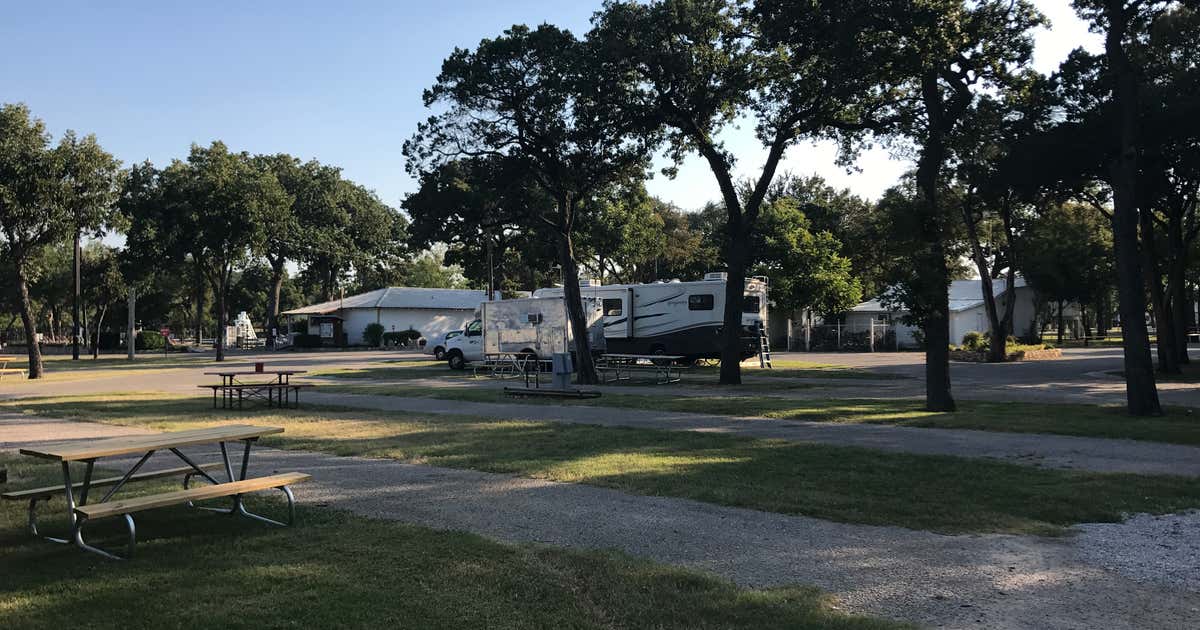 Oakdale Park RV Resort & Motor Court, Glen Rose Roadtrippers
