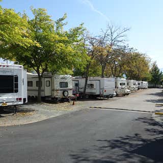 Rogue Valley Overniters Rv Park