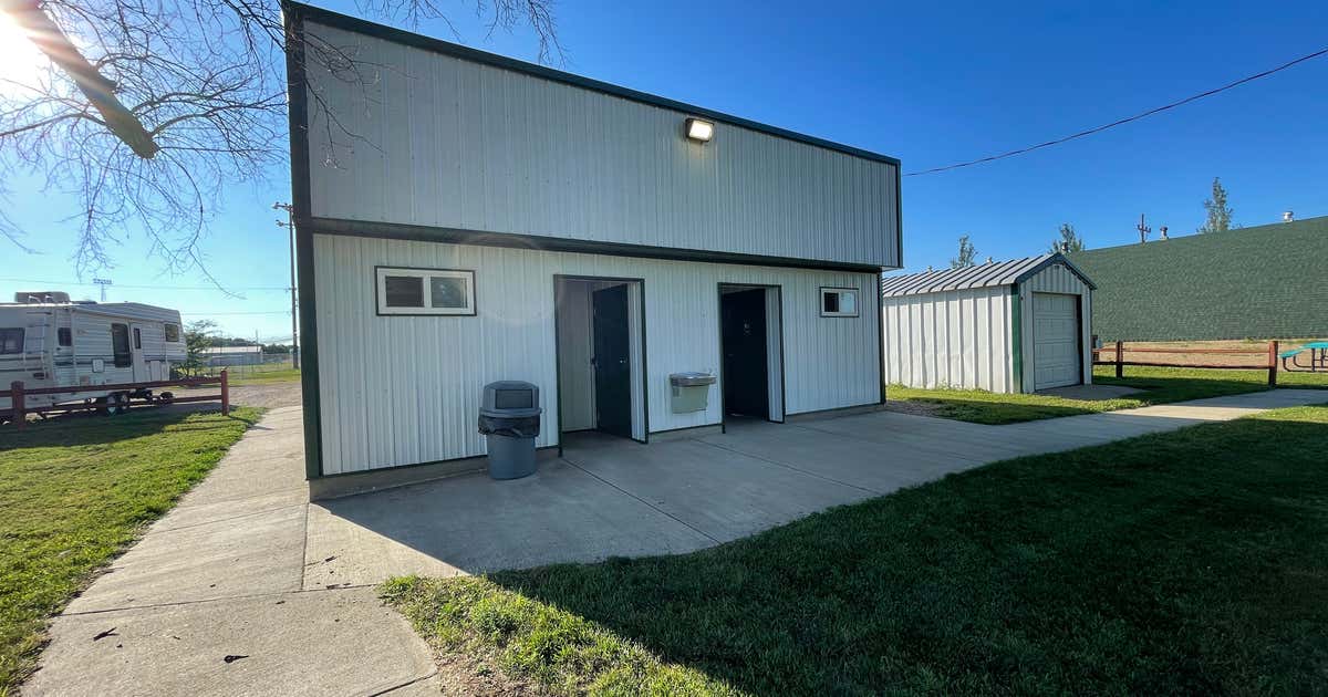 Mirror Lake Park Campground, Hettinger Roadtrippers